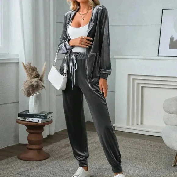 Grey Casual Women's Velvet Kangaroo Pocket Hoodie & Sweatpants Set - Picture 3 of 6